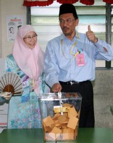 1st by election - Anwar takes Permatang Pauh