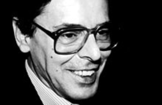 José Ángel Valente "Si no creamos un objecto metálico"