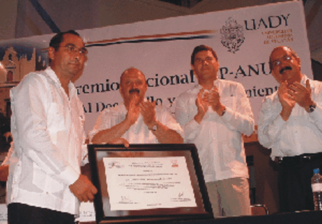 Premio Nacional SEP-ANUIES al Desarrollo y Fortalecimiento Institucional 2005