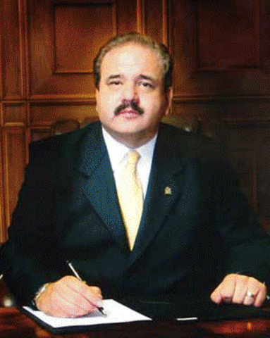 El Lic. Mario García Valdez asume el cargo de rector