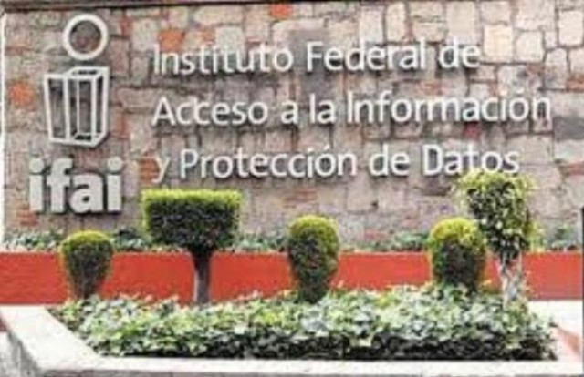 Sujetos obligados en la materia, quedando comprendidos toda autoridad, entidad, órgano y organismo