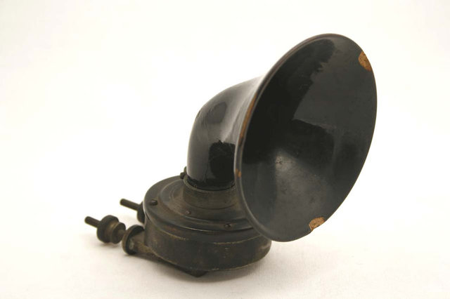 Invenzione microfono