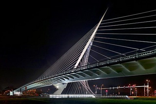 THREE BRIDGES HOOFDDORP