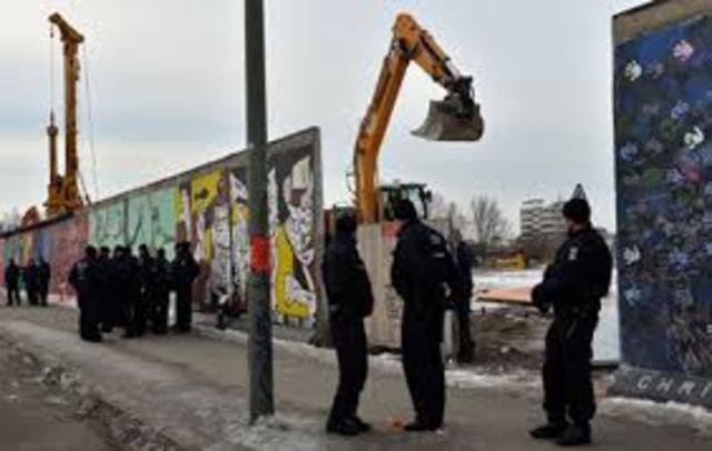 berlin wall demolished