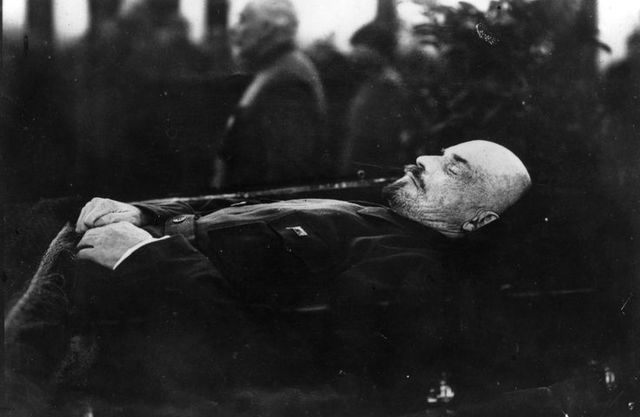 Vladimir Lenin Dies