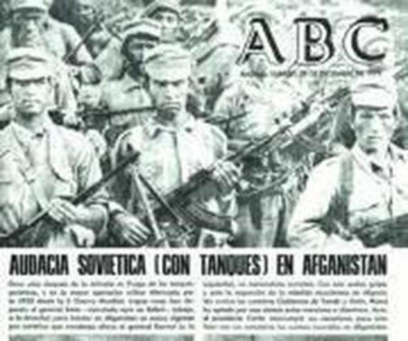 La URSS invade Afganistan