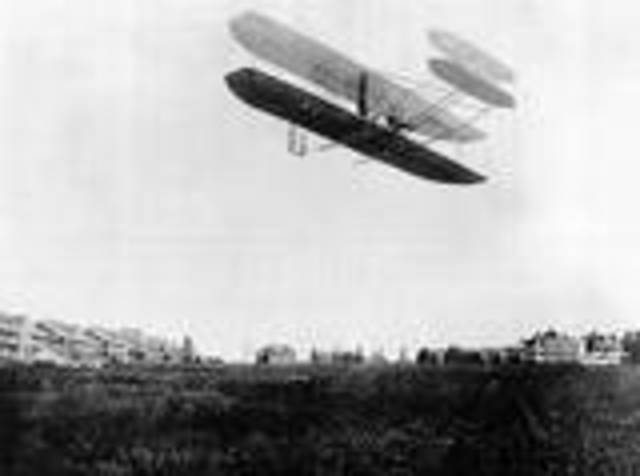 First plane crash with people hurt