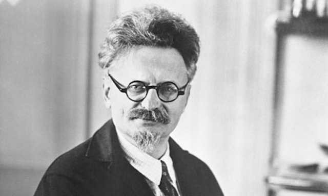 León Trotsky  (1879-1940)