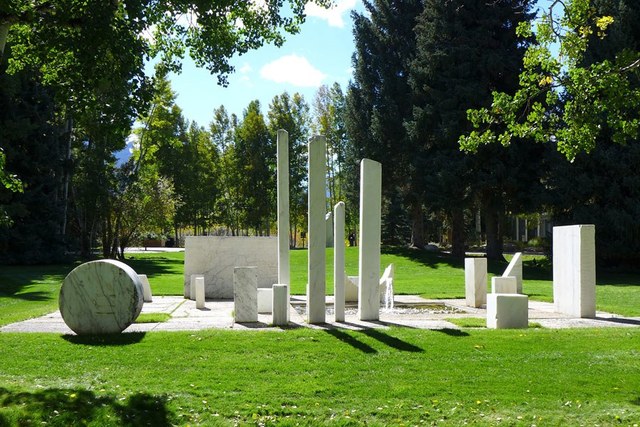 《大理石园》（Marble Garden）