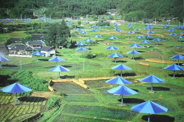 《日本伞》（The Umbrellas Japan）