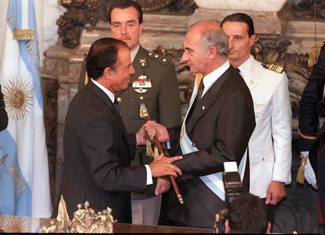 TRIUNFO ELECTORAL DE LA RÚA