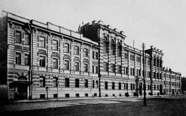 Первое высшее учебное заведение