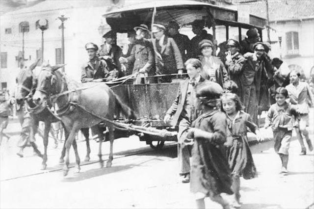 Primeros carros del tranvía