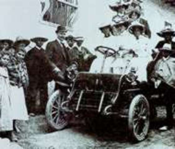 Los automóviles fueron vistos por primera vez en santafe en el siglo XVIII
