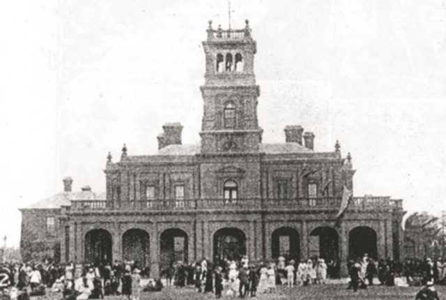 Archbishop Mannix founds Corpus Christi College