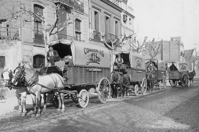 Se crea la empresa de carruajes franco-inglesa de Alford y Gilede con sede en la Plaza de Bolívar