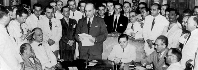 Fin del conflicto con el Perú, y tratado de paz permanente, mediante el Protocolo de Río de Janeiro.