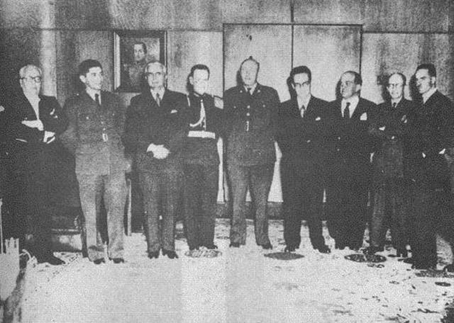 Se disuelve el gobierno de unión nacional.