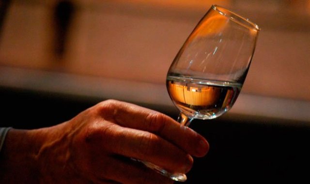 "La República"  informa de los logros del pisco peruano en cuestionado concurso.