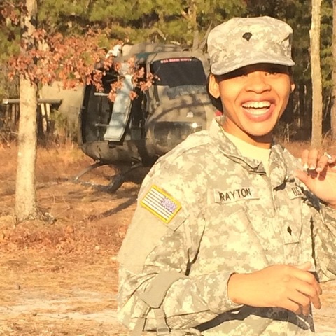 Mi madre participo en el militar.