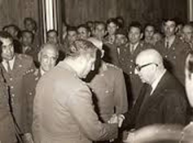 Mohammed Daud seizes power