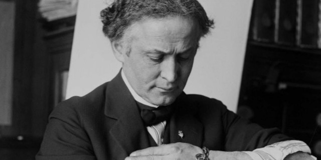 Harry Houdini' famous escape
