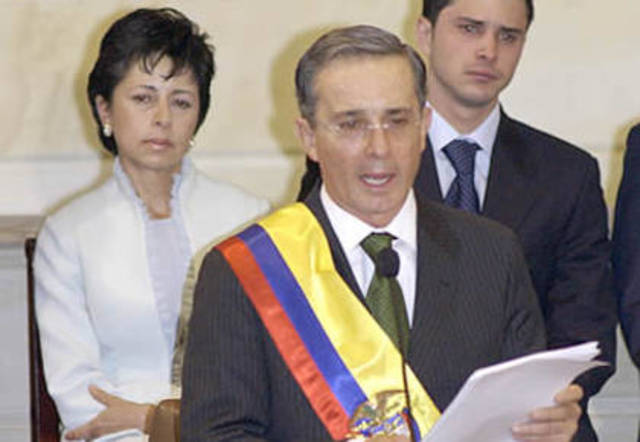 Reelección de Alvaro Uribe.