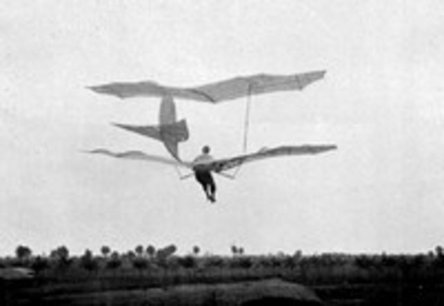 Araberen Ibn Firnas konstruerede en glideflyver der fløj