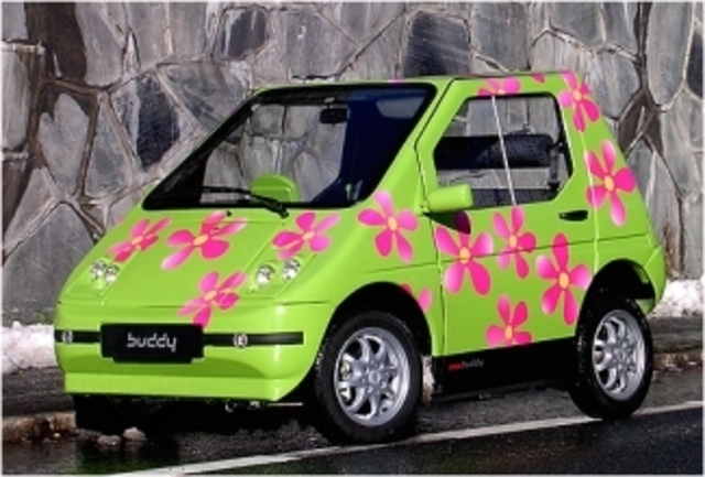 Den danske elbil Kewet er blevet omdannet til danmarks første brintbil med navnet Hywet. Den kan køre 80km/t og 160km på en tank brint. Udstyret med en 13kilowatt elmotor en stak brændselsceller og et lithium Ion-batteri. Der er dog kun plads til to i bil