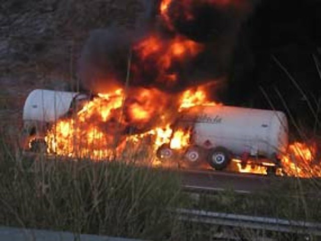 Explosión de camión con de dinamita