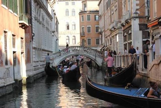 Leonardo Moves to Florence