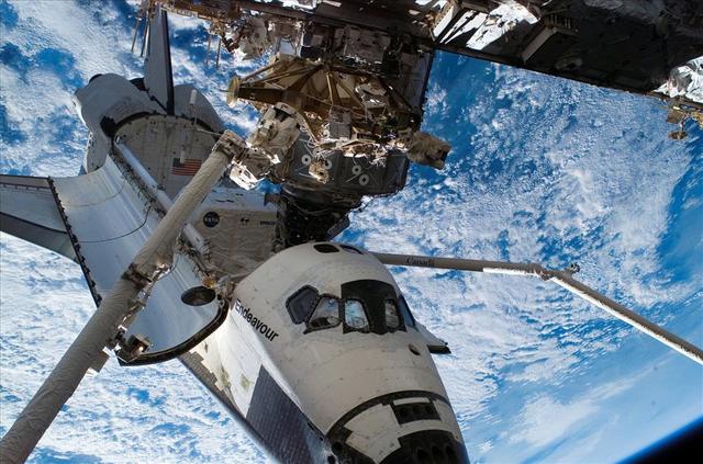 Canadarm and Canadarm 2 work together