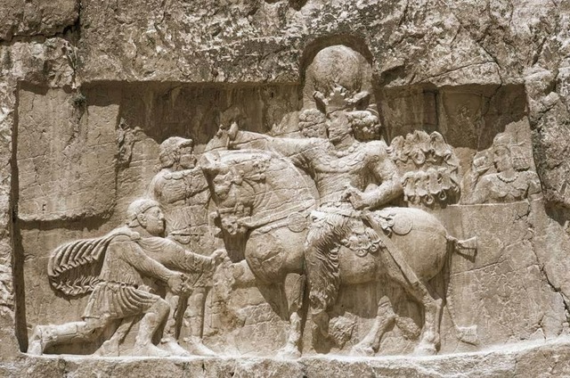 El emperador Valeriano es capturado, torturado y asesinado por los persas de Sapor I.