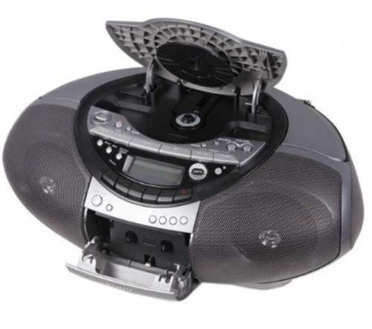 Se inventa la radio grabadora