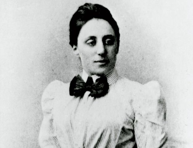 Emmy Noether  (1882-1935)