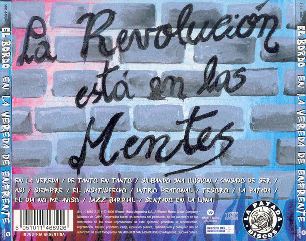 En la vereda de el frente