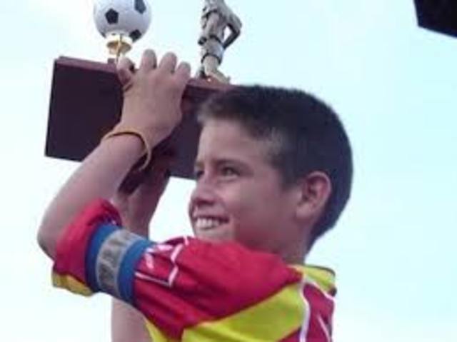 FORMACIÓN DE JAMES COMO FUTBOLISTA