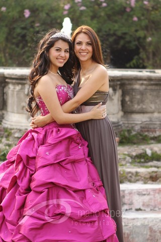 Celebramos mis 15 años con una gran cena y una sesión de fotos.