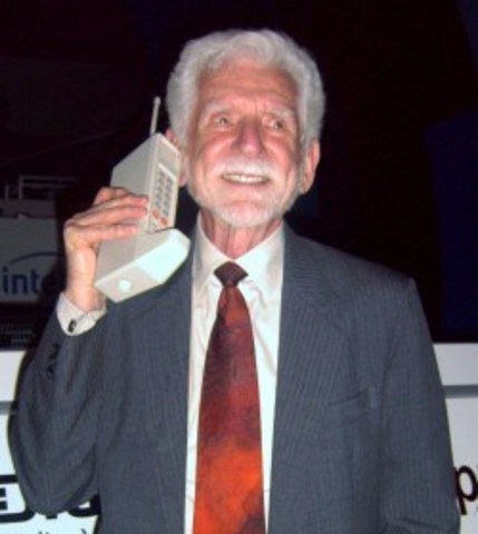 Lançamento do primeiro celular