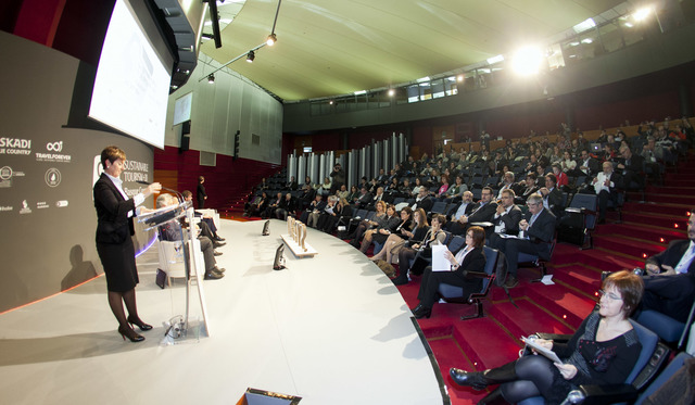 Se establece la Carta Mundial del Turismo