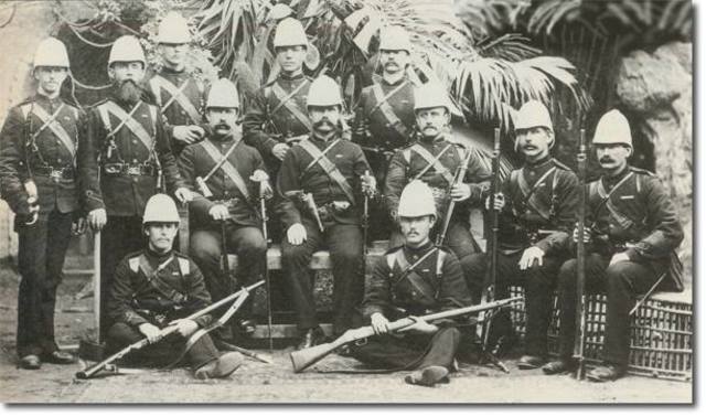 Englænderne hjælper med at nedkæmpe et nationalistisk oprør