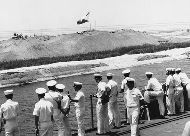 Suez-kanalen genåbnes for international sejlads