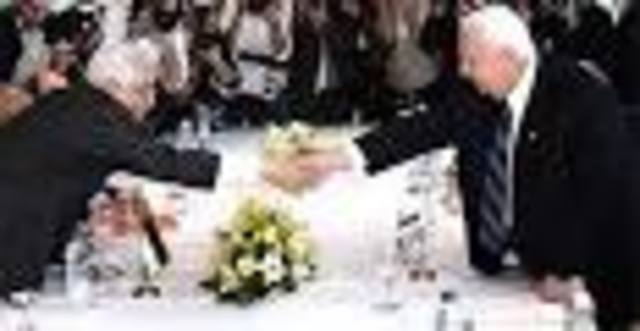 Sharon and Abbas agree ceasefire