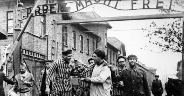 Liberación de Auschwitz. Se descubre el Holocausto. Mueren Hitler y Mussolini. Bombay atómica sobre Hiroshima y Nagasaki.