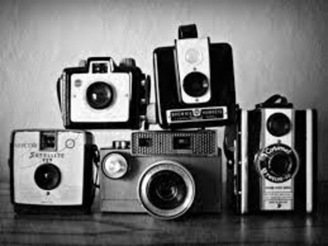 Empieza a mostrar interés por la fotografía