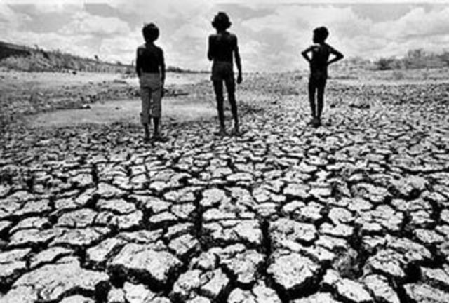 1983 - Nordeste sofre com seca, surge a Rede Manchete e país sofre com saques e inflação alta.