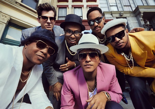 Uptown Funk - Mark Ronson featuring Bruno Mars