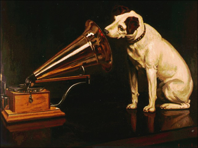 RCA Victor incorpora en la mercadotecnia el primer logotipo-símbolo, el perro Nipper.