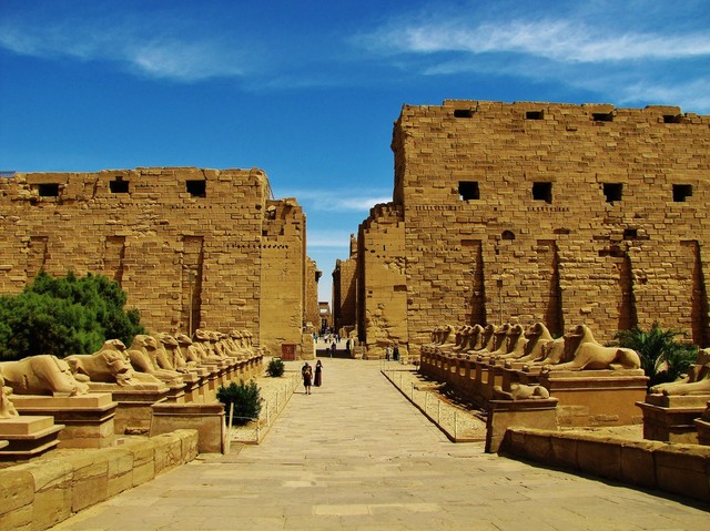 The Ghana empire begins