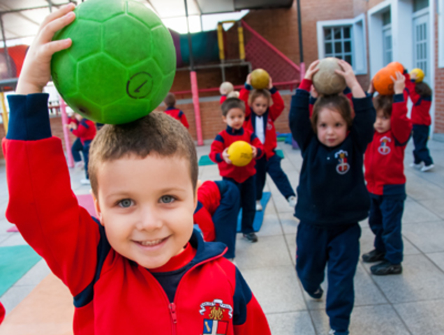 SE ENCUENTRA CON LOS ENANITOS